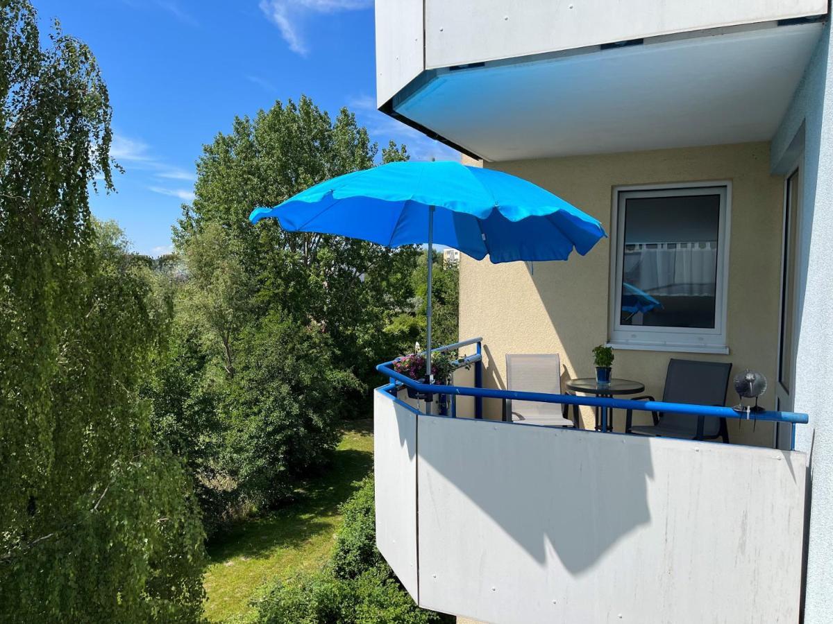 Aquamarin - Charmantes Appartement Mit Balkon Rostock Exterior photo
